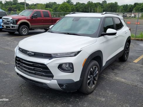 Used 2023 Chevrolet TrailBlazer LT w/ Convenience Package AWD/4WD image 2