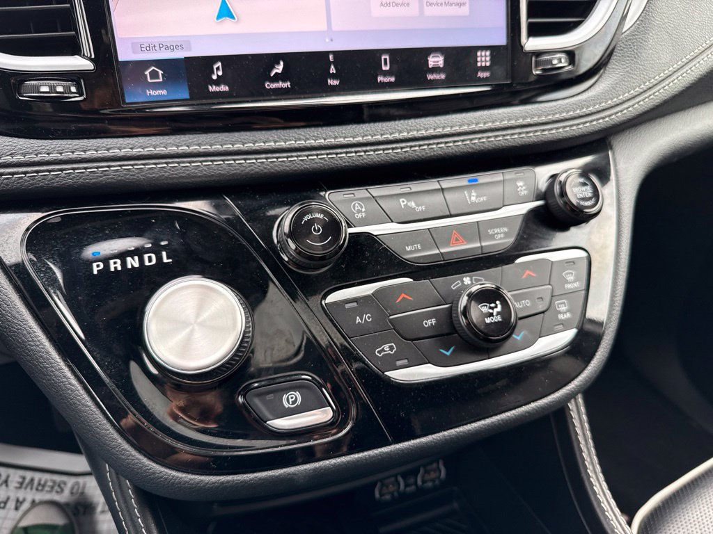 Used 2025 Chrysler Pacifica Limited FWD image 20