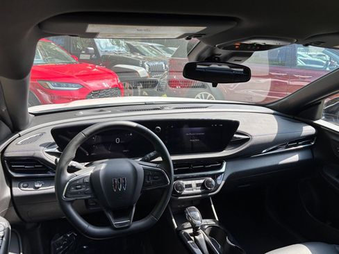 Used 2025 Buick Envista Sport Touring image 34