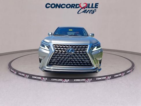 Used 2023 Lexus GX 460 Premium w/ Accessory Package AWD/4WD image 2