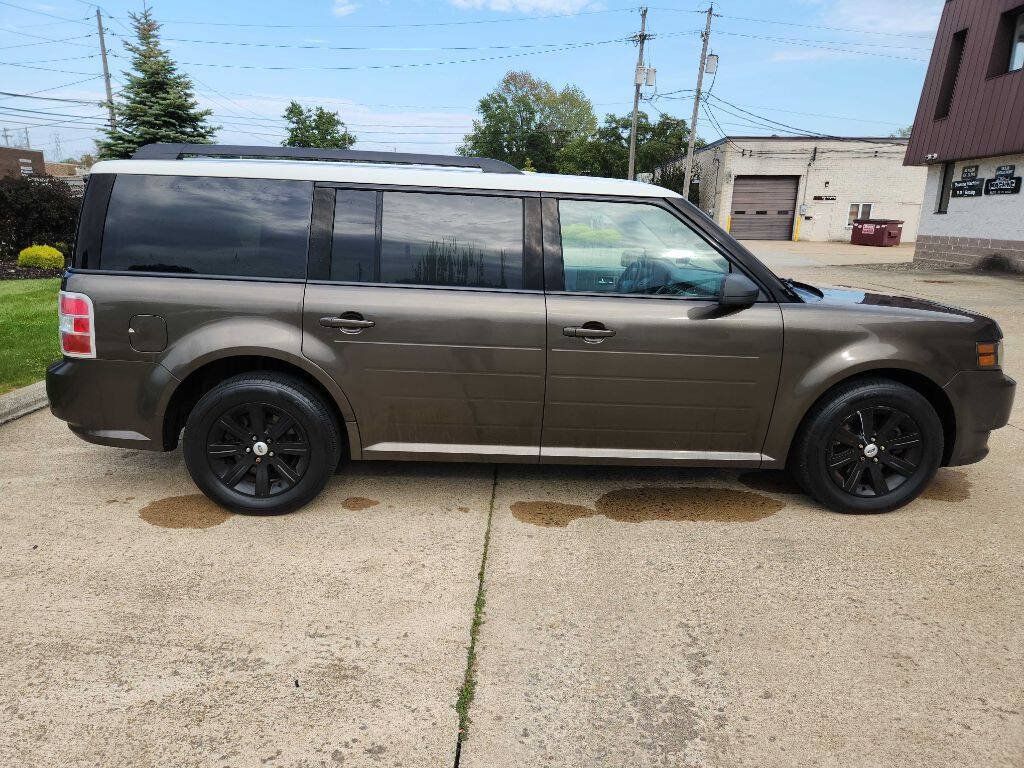 Used 2011 Ford Flex SE FWD image 8
