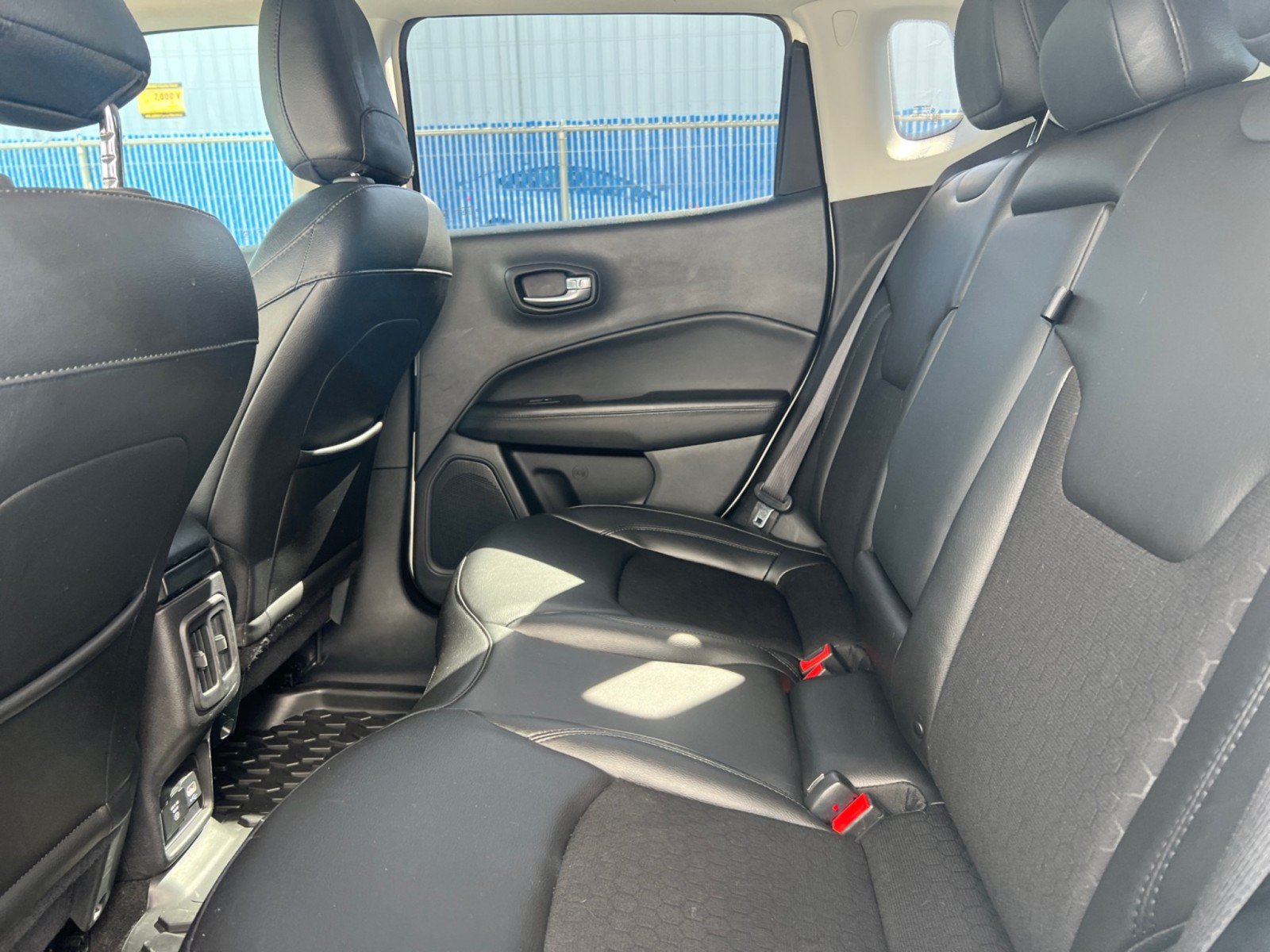 Used 2020 Jeep Compass Latitude AWD/4WD image 19