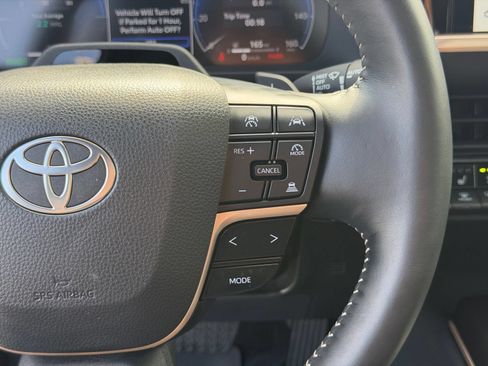 Used 2025 Toyota Crown Signia w/ Advanced Technology Package AWD/4WD image 18