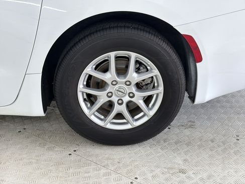 Used 2024 Chrysler Pacifica Touring-L FWD image 11