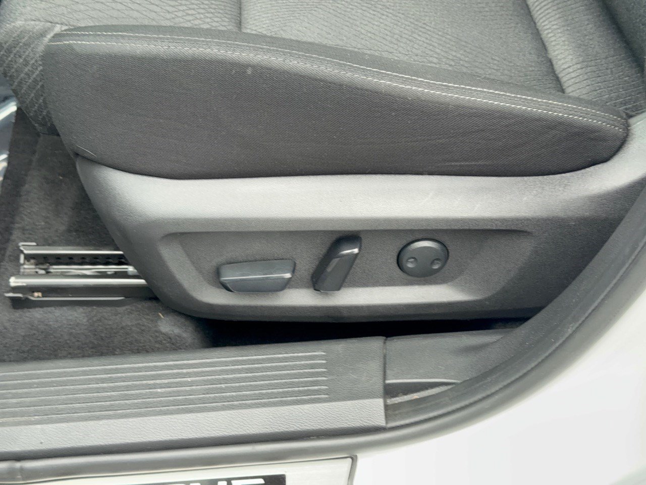 Used 2025 Nissan Rogue SV AWD/4WD image 20