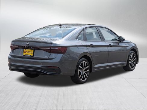Certified 2025 Volkswagen Jetta SE FWD image 7