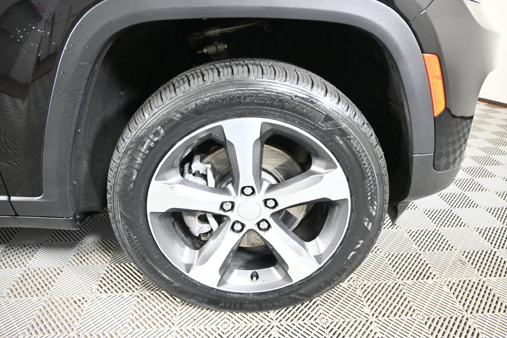 Used 2023 Jeep Grand Cherokee 4WD 4xe image 11