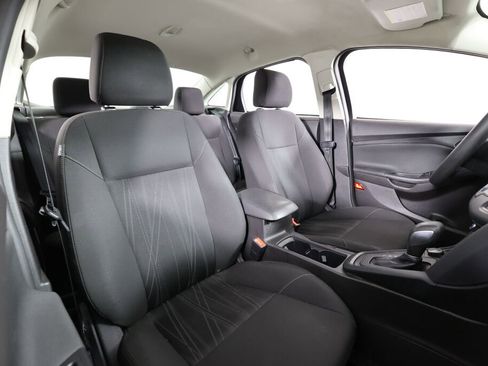 Used 2017 Ford Focus SE FWD image 22