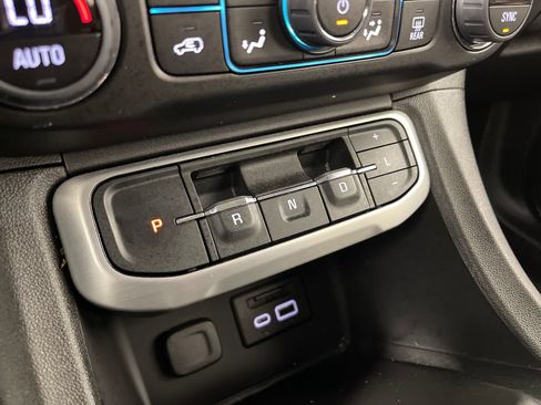 Used 2023 GMC Acadia SLT FWD image 22