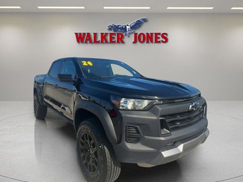 Used 2024 Chevrolet Colorado Trail Boss w/ Technology Package AWD/4WD image 8