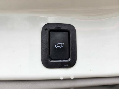 Used 2018 Toyota Highlander XLE AWD/4WD image 17
