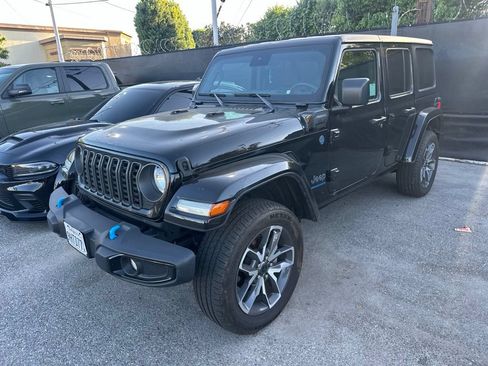 Used 2024 Jeep Wrangler Unlimited AWD/4WD image 2