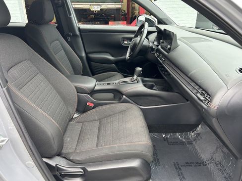 Used 2025 Honda HR-V Sport image 11