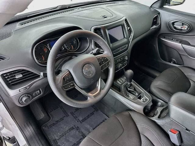 Used 2020 Jeep Cherokee Latitude FWD image 2