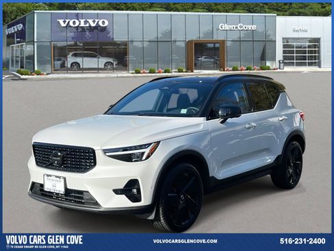 Used 2026 Volvo XC40 B5 Ultra w/ Climate Package image 2