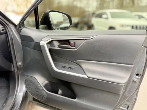 Used 2019 Toyota RAV4 LE w/ All Weather Liner Package image 27