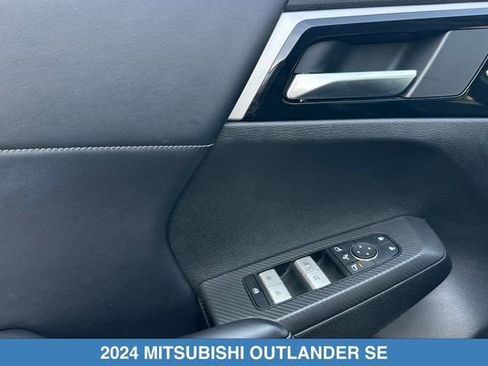 Used 2024 Mitsubishi Outlander SE AWD/4WD image 12