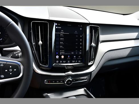 Certified 2023 Volvo XC60 B5 Core w/ Climate Package AWD/4WD image 19