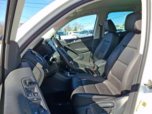 Used 2015 Volkswagen Tiguan SE image 13