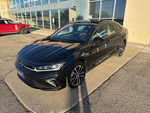 Certified 2025 Volkswagen Jetta Sport image 4