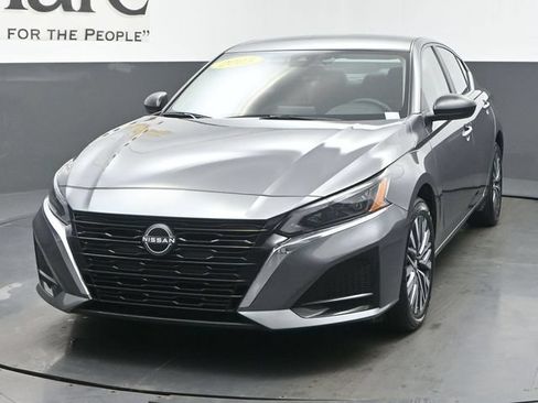 Used 2025 Nissan Altima 2.5 SV AWD/4WD image 7
