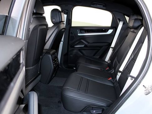 Certified 2026 Porsche Cayenne Coupe AWD/4WD image 24