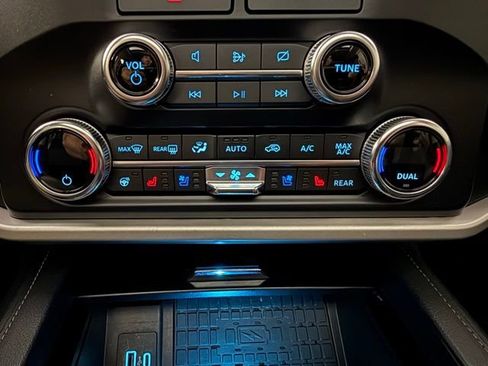Used 2022 Ford Expedition XLT image 28