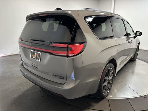 Used 2023 Chrysler Pacifica Limited w/ S Appearance Package AWD/4WD image 14