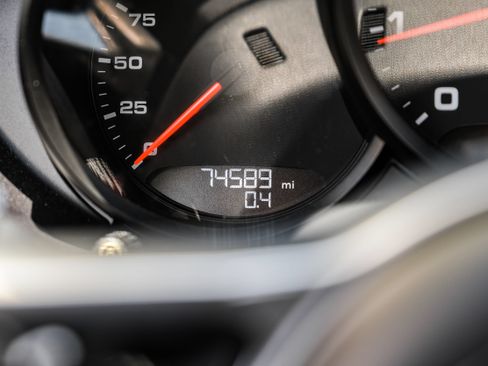Used 2019 Porsche 718 Cayman RWD image 16