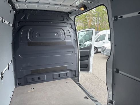 Used 2024 Mercedes-Benz Sprinter 2500 image 18