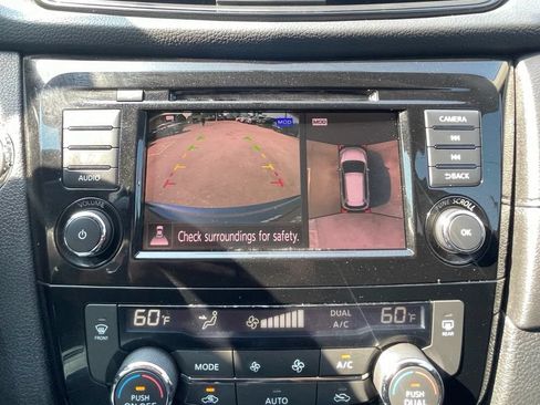 Used 2018 Nissan Rogue SV w/ Sun & Sound Touring Package AWD/4WD image 25