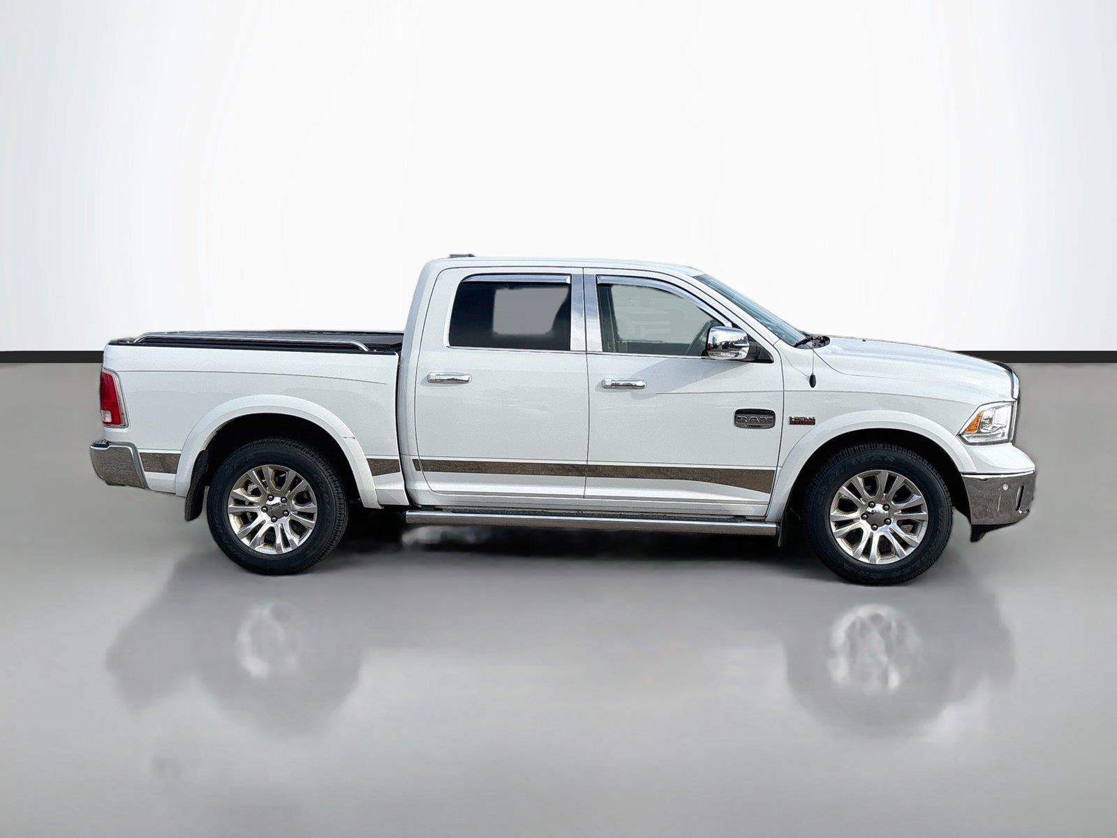 Used 2017 RAM 1500 Laramie Longhorn AWD/4WD image 17