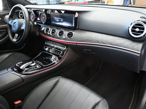 Used 2017 Mercedes-Benz E 400 4MATIC Wagon image 37