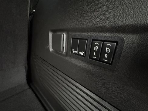 Used 2022 GMC Yukon Denali w/ Denali Premium Package image 20