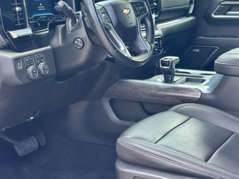Used 2023 Chevrolet Silverado 1500 LTZ w/ Z71 Off-Road Package AWD/4WD image 7