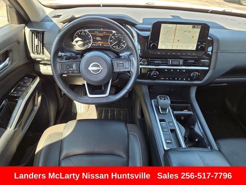Used 2022 Nissan Pathfinder SL FWD image 16