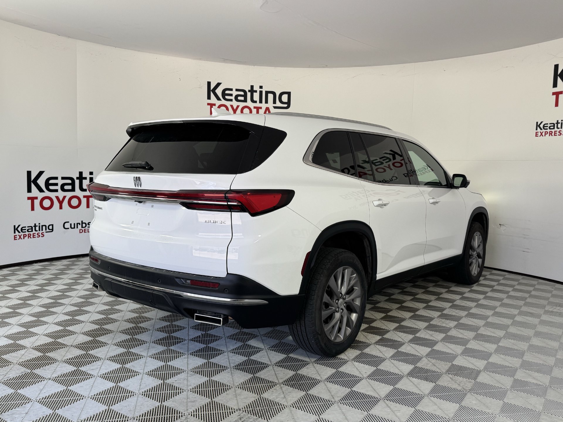 Used 2025 Buick Enclave Preferred AWD/4WD image 5