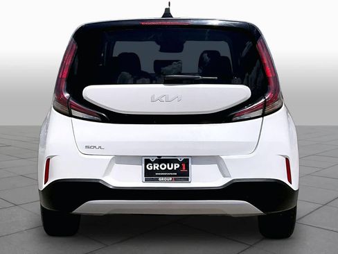 Used 2023 Kia Soul LX w/ LX Technology Package FWD image 5