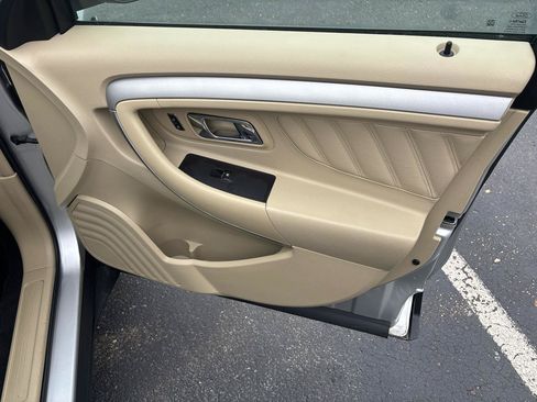 Used 2017 Ford Taurus SE FWD image 22