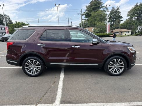Used 2018 Ford Explorer Platinum AWD/4WD image 8