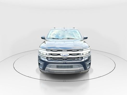 Used 2022 Ford Expedition XLT image 3