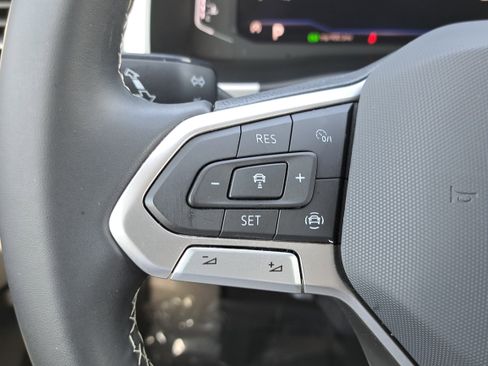 Used 2023 Volkswagen Atlas SE image 17