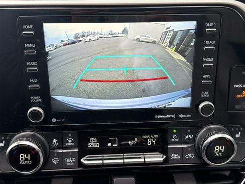 Used 2022 Toyota Highlander XLE image 15