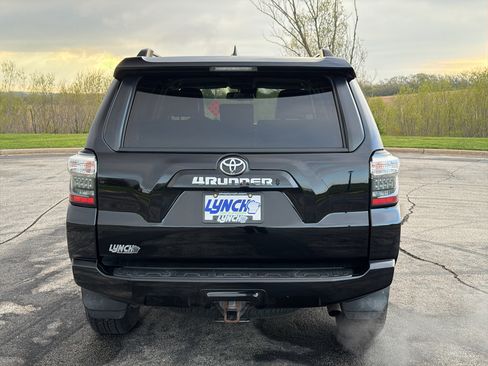 Used 2020 Toyota 4Runner SR5 Premium AWD/4WD image 3