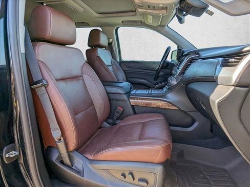 Used 2020 Chevrolet Suburban Premier w/ Premier Plus Edition image 25