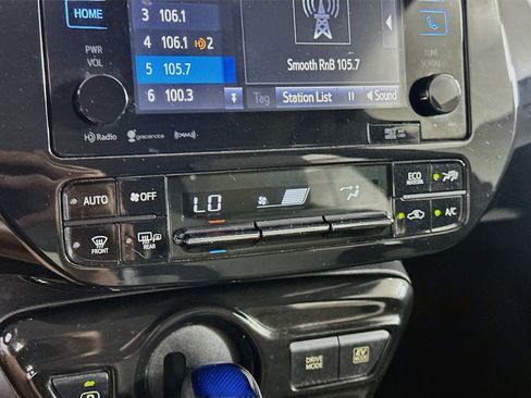 Used 2016 Toyota Prius Three Touring FWD image 23