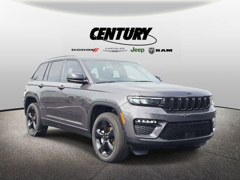 Used 2024 Jeep Grand Cherokee Limited w/ Black Appearance Package image 1