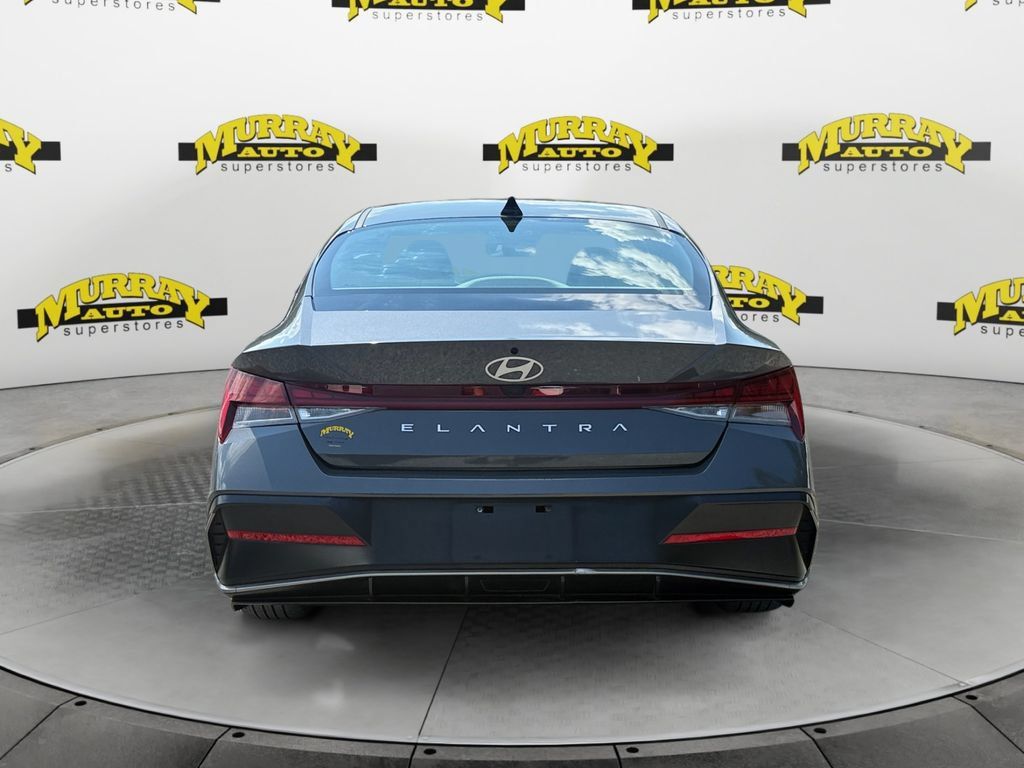 Used 2025 Hyundai Elantra SEL FWD image 4