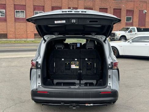 Used 2023 Toyota Sienna XLE Woodland Edition AWD/4WD image 7
