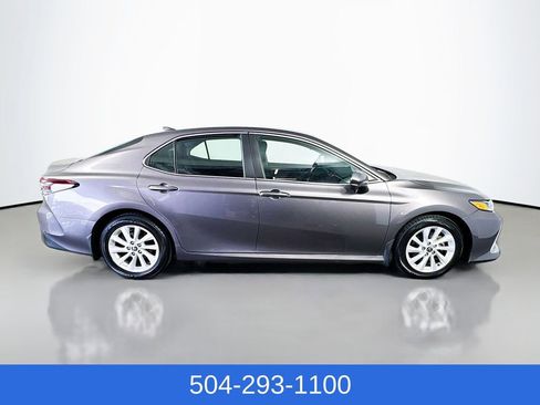 Used 2022 Toyota Camry LE image 4